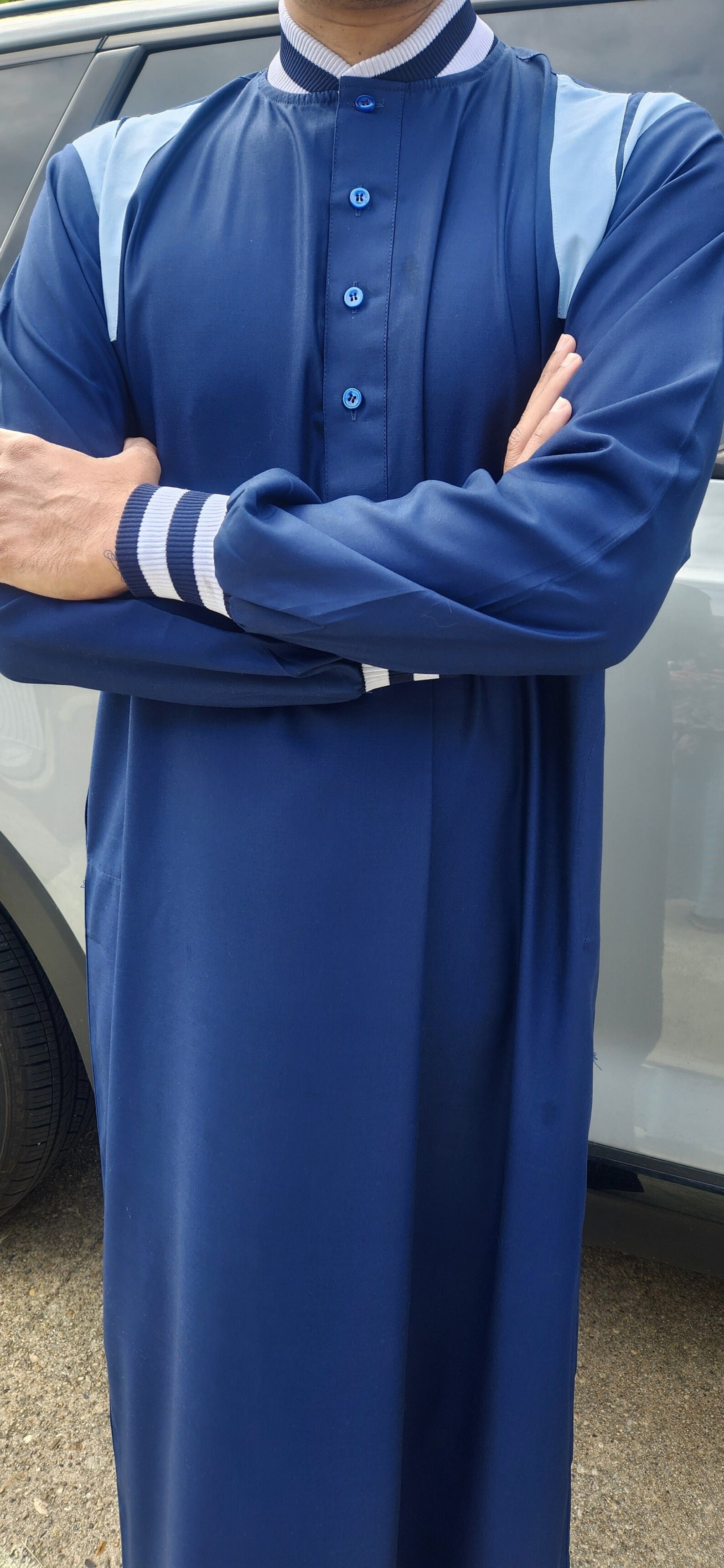 A man wearing a blue thobe