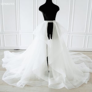Afneembare trouwjurk over rok, afneembare bruidsoverrok, afneembare bruidstrein, afneembare Tule rok / "Trein Ruffle 01"