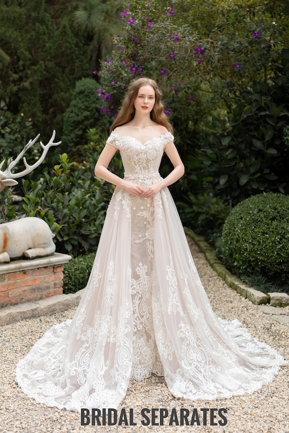 fitted lace wedding dress Lauren Elaine Vaile main image 1