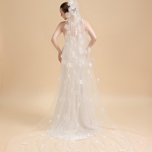 3D Flower Veil, 1 Tier Wedding Veil, Flower Bridal Veil, Cathedral Flower Veil, One layer Wedding Veil, Chapel Wedding Veil / Veil 42