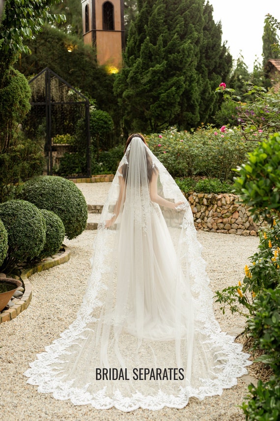 Cathedral Lace Bridal Veil, Single Tier Lace Wedding Veil  display picture 3