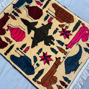 Alfombra de lana con diseño bélico llamativo de 2,1 x 2,8 pies, temática militar, alfombra geométrica tribal, alfombra única para la decoración de la sala de estar y el dormitorio.