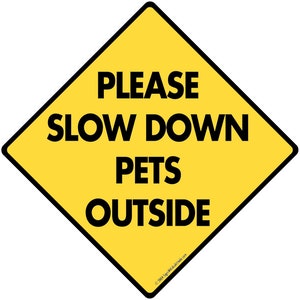 Attenzione! Si prega di rallentare gli animali domestici all'esterno Cartello in alluminio per cani o adesivo in vinile