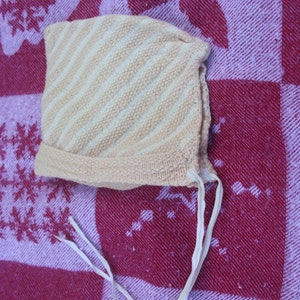 Vintage knitted child&#39;s or baby&#39;s bonnet in peach baby dolls teddy bears clothes, children&#39;s clothes, children&#39;s hats