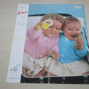 Vintage knitting pattern, babies' clothes, cardigans, Emu pattern 8146, 18.5 inches to 21.5 inches chest size, 4 ply wool, 1960s image 1