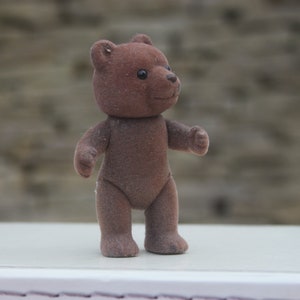 Small brown Sylvanian family bear 3.5&quot; tall moveable limbs and head, children&#39;s toys 1980s, plastic figures, 1980s toys