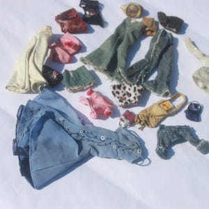 Bratz dolls accessories dresses jeans tops miscellaneous, fashion dolls, teen dolls, children&#39;s toys, girl&#39;s toys, 2000s dolls