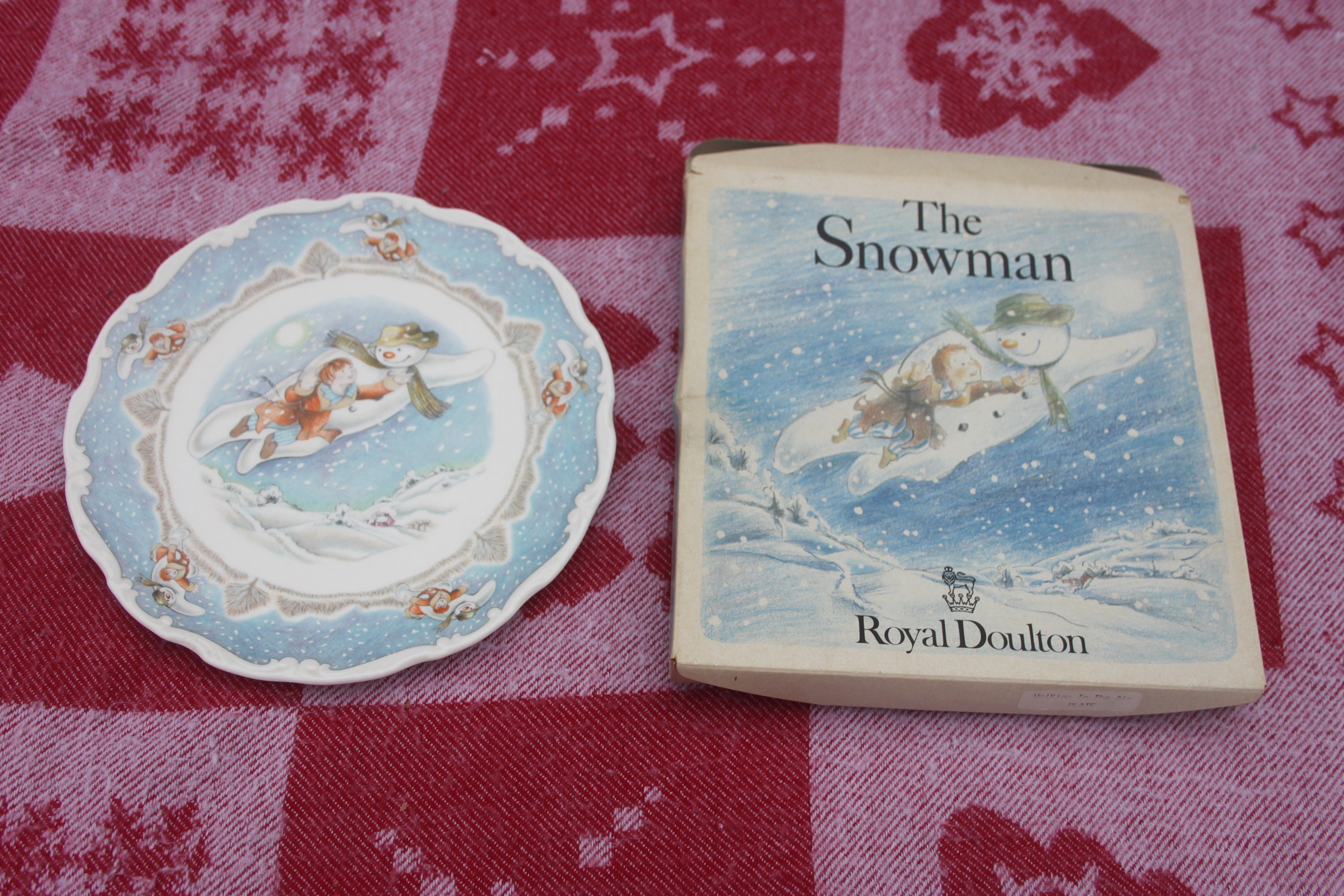 ロイヤルドルトン The Snowman Walking in the Air Royal Doulton Snowman Plate With Original Box Walking in the Air