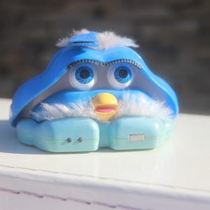 Zabytkowa zabawka Furby z McDonalds w kolorze niebiesko-szarym, baterie wyjęte, zabawki dla dzieci, zabawki z lat 2000, zabawki akcji, fast food happy meals