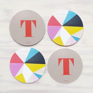 Juego de posavasos en forma de T: o elige tus propias letras o patrones del alfabeto