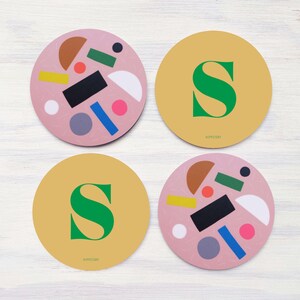 Juego de posavasos con la letra S: o elige tus propias letras o patrones del alfabeto