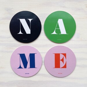 Conjunto de porta-copos com nome – escolha as letras do seu nome!