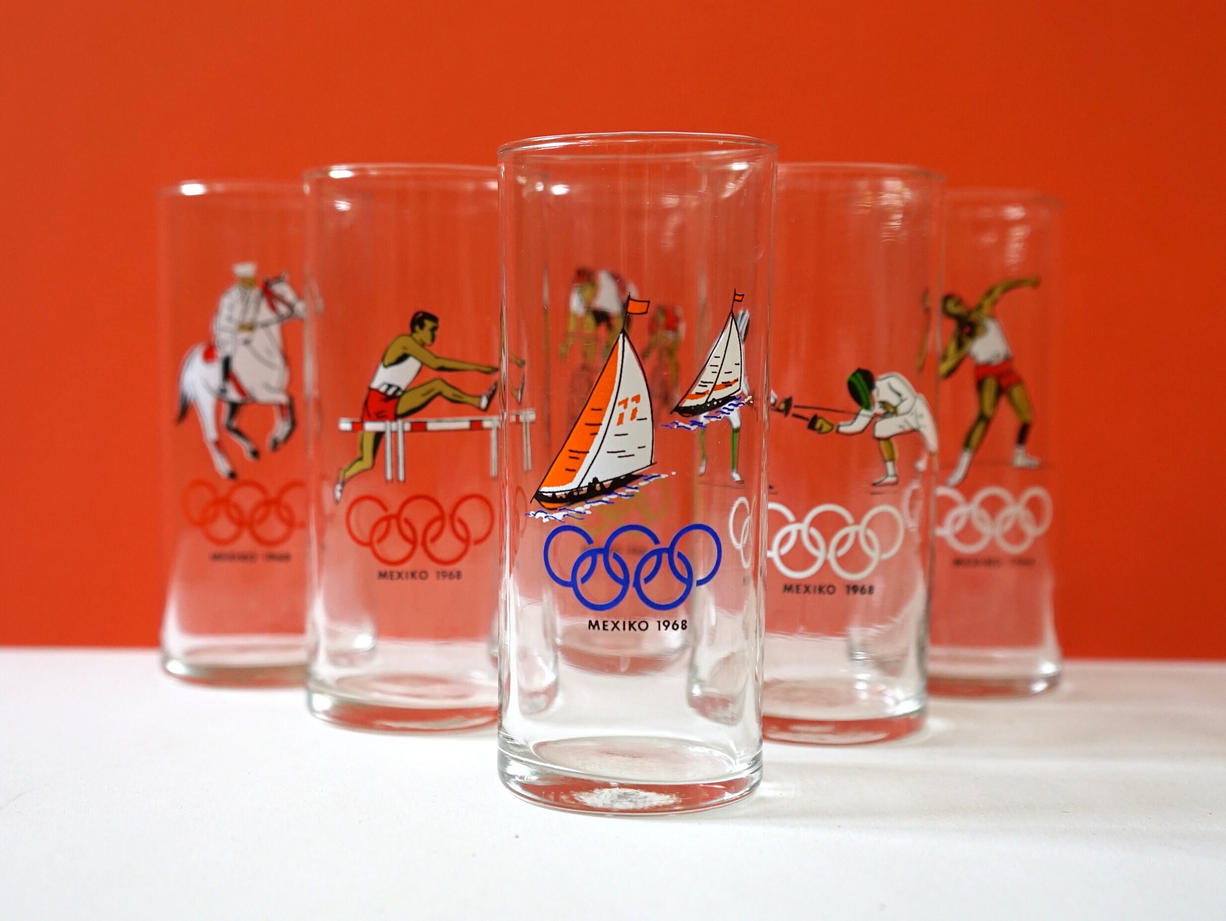 Les verres moutardes de dessins animés Les verres moutardes de dessins animés