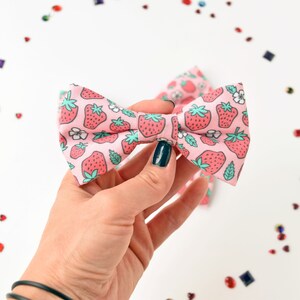 Strawberry Cat or Dog Bowtie - Summer Fruit Pet Bow Tie - Wild Flower Bowtie for Cat Collar - Pink Strawberry Shortcake Bowtie
