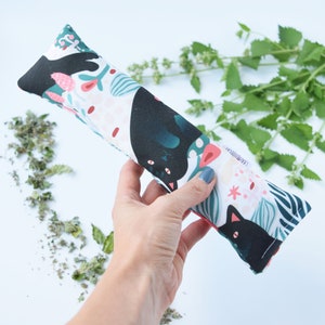 Jouet pour chat fait main avec herbe à chat - Kicker biologique avec herbe à chat - Grand jouet écologique pour chaton - Jouets durables pour chats - Jouet pour chat noir de la jungle