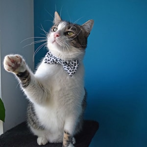 Gray Leopard Print Cat Bow Tie - Jungle Pet Bowtie - Animal Print Bowtie For Small Dogs - Cheetah Kitten Bow - Removable Collar Bowtie