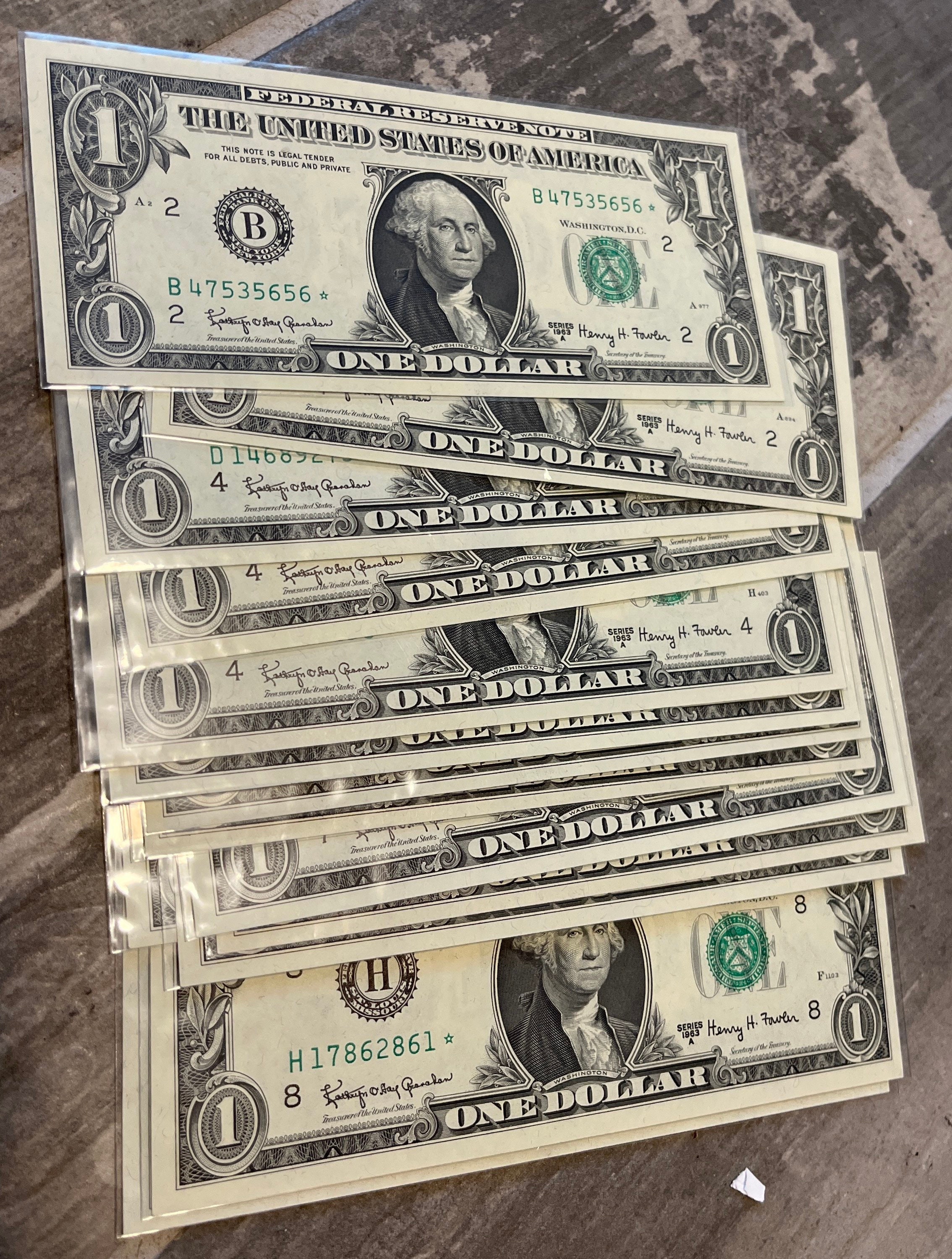 [Letter3 5] One Dollar Bill With Star - cxurmd3