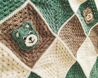 Green alpaca wool baby blanket with teddy bears. Hand-crocheted. Teddy bear throw, ideal for crib and stroller.