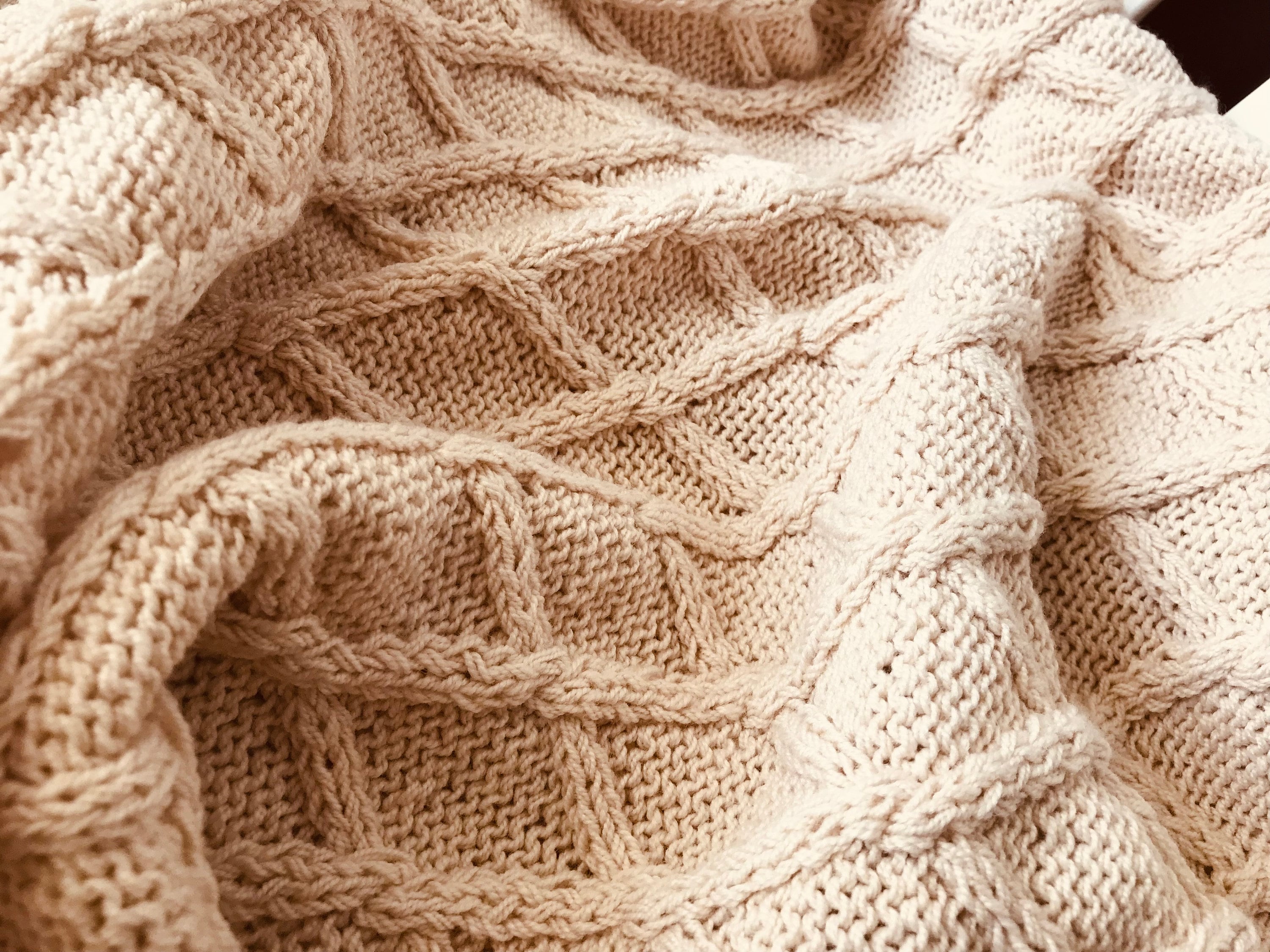 Copertina in lana per neonato ai ferri. Coperta culla e passeggino in lana  beige. Abbigliamento invernale fatto a mano. -  Italia