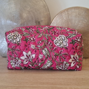 quilted toiletry bag / makeup bag / quilting / makeup pouch / floral bag / pink bag