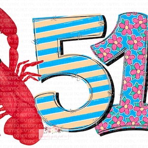 Könnte beinhalten: Ein farbenfrohes Grafikdesign mit den Zahlen "7510" und einem roten Krebs. Die "7" hat einen türkis-pinkfarbenen Leopardenmuster, die "5" blaue und beige Streifen, die "1" rosa Blumen und die "0" blaue Wirbel.