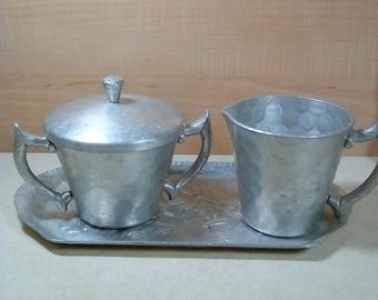 Everlast Forged hammered aluminum 1 sugar bowl with lid 1 creamer, and tray, 4 pieces set