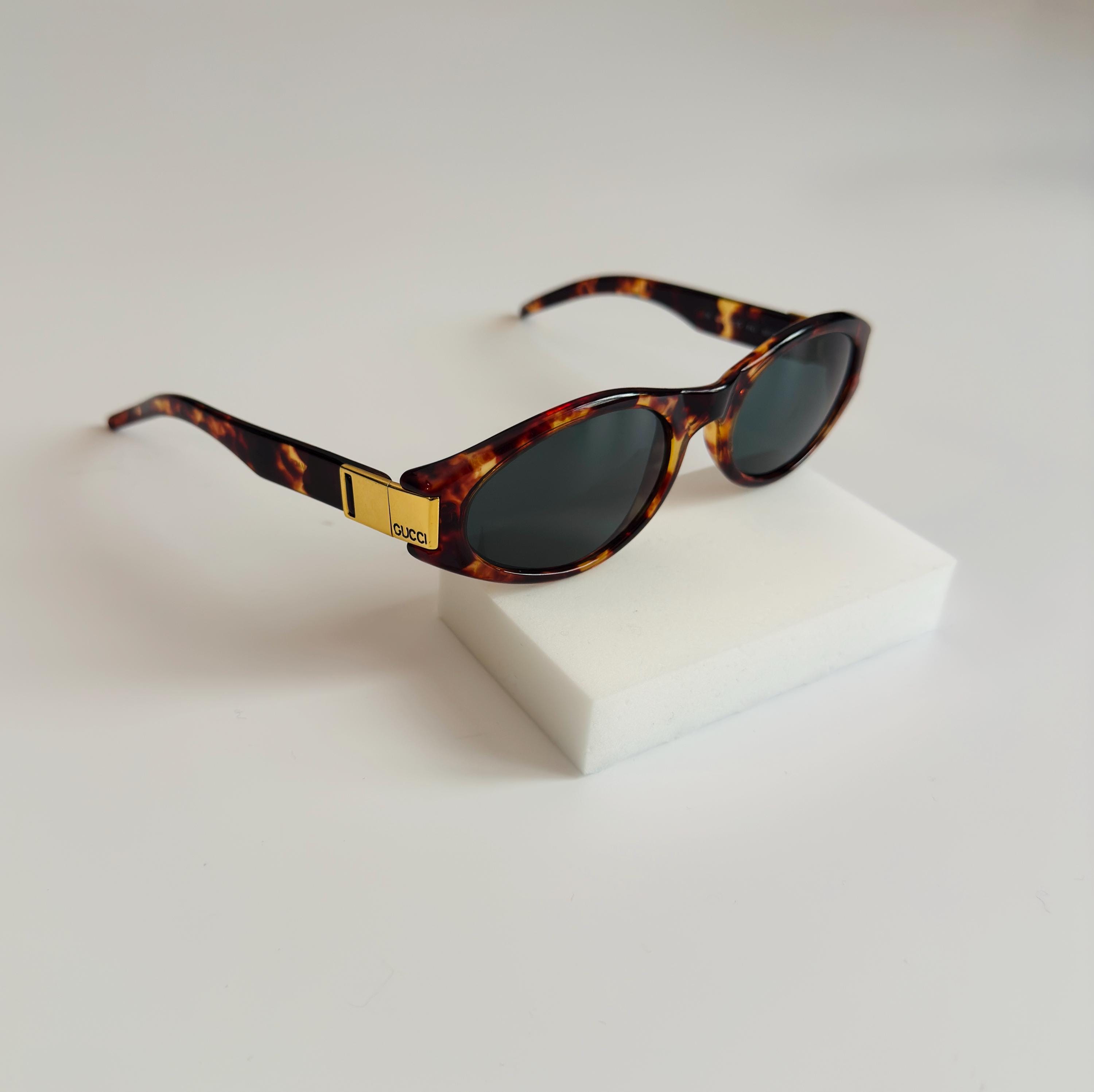Vintage Gucci GG 2411/S Tortoiseshell Sunglasses With Gold Accents