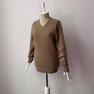 100% Pure Cashmere - Women&#39;s V-neck Camel Brown Knit Sweater