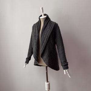 100% Pure Cashmere - Women&#39;s Non-Closure Collared Cable Knit Dark Gray Cardigan