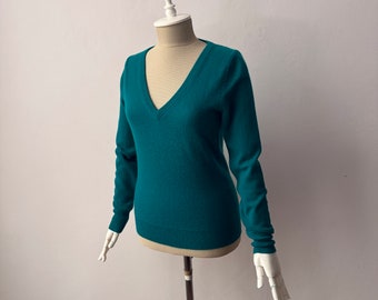 100% Pure Cashmere - Women's V-neck Classic Knit Sweater