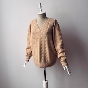 100% Pure Cashmere - Women&#39;s V-neck Cable Knit Beige Jumper
