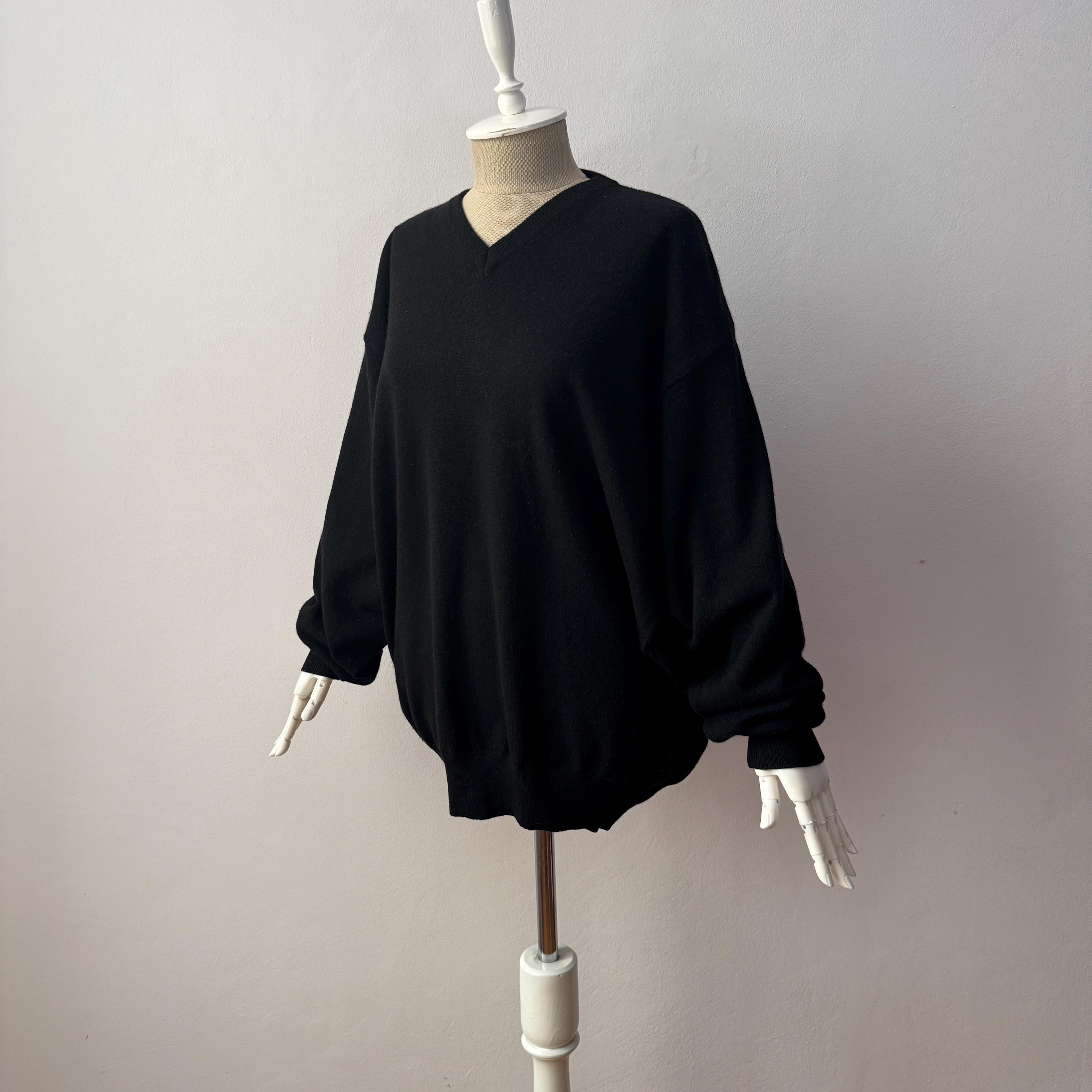 Vintage - 100% Pure Cashmere - V-neck Relaxed Knit Black Sweater 