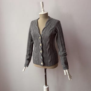 100% Pure Cashmere - Women&#39;s V-Neck Chunky Cable Knit Gray Cardigan Jacket