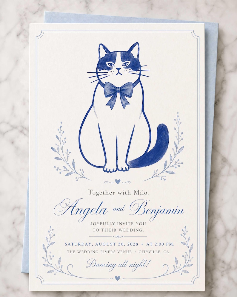 Op de afbeelding: Een trouwkaart met een blauwe aquarelillustratie van een kat met een strikje. De tekst luidt: Together with Milo. Angela and Benjamin joyfully invite you to their wedding. Saturday, August 30, 2028 at 2:00 PM.