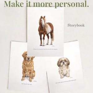 Pode incluir: Tr&ecirc;s impress&otilde;es de arte retangulares com ilustra&ccedil;&otilde;es realistas de animais: um cavalo castanho e branco, um golden retriever e um c&atilde;o pequeno castanho e branco. Cada impress&atilde;o inclui um nome e uma frase curta sob o animal. Texto: "CHOOSE THE FONT YOU LIKE", "Make it more personal.", "Storybook", "Typewriter", "Handwritten".