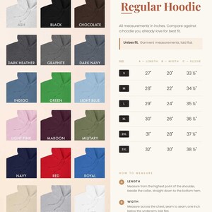 Puede incluir: Una tabla de colores para una sudadera con capucha regular que presenta dieciocho muestras de color, incluyendo ash, black, chocolate, dark heather, graphite, dark navy, indigo, green, light blue, light pink, maroon, military, navy, red, royal, sand, sport grey y white.