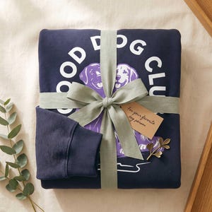 Anpassad hundnamnhoodie, Good Dog Club-tröja, hundmammapresent bild 11