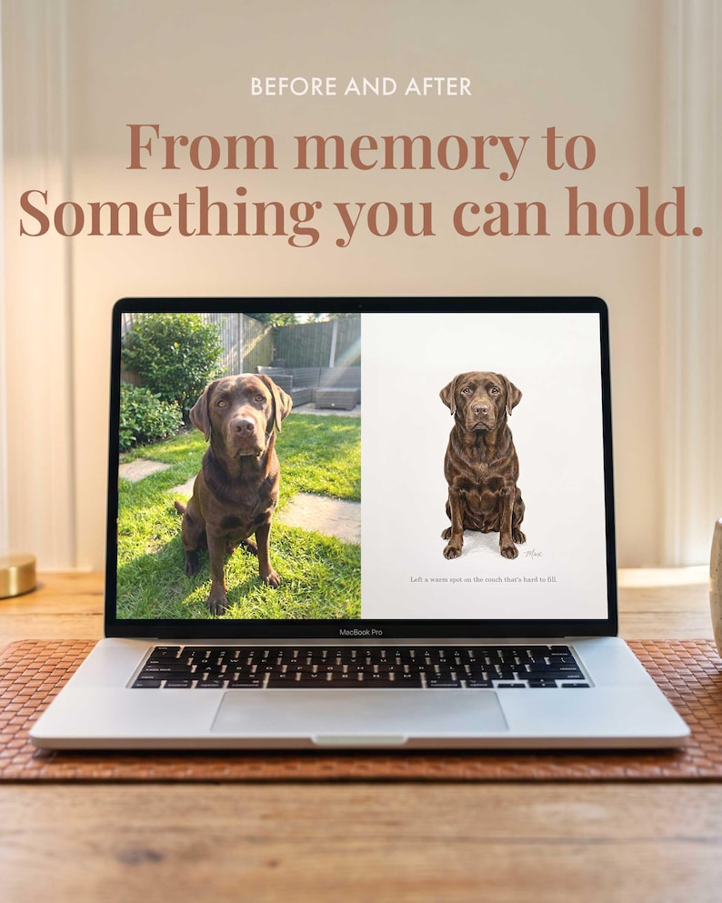 Pode incluir: Um port&aacute;til prateado exibindo uma imagem dividida de um Labrador cor de chocolate num relvado ao lado de uma ilustra&ccedil;&atilde;o realista do mesmo c&atilde;o. O texto acima diz: BEFORE AND AFTER From memory to Something you can hold.