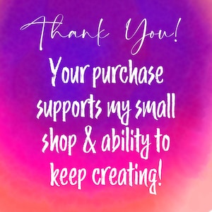 Op de afbeelding: Een kleurrijke aquarel achtergrond met de tekst "Bedankt! Uw aankoop ondersteunt mijn kleine winkel & mijn vermogen om te blijven cre&euml;ren!"