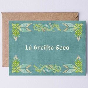 Cartão para impressão Lá Breithe Sona - Cartão gaélico irlandês "Feliz aniversário" para amante da Irlanda - Pássaro celta Nó infinito Arte em aquarela em azul-petróleo