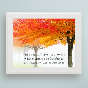L.M. Montgomery Anne of Green Gables Fall Quote Art Printable: Me alegro mucho de que vivamos en un mundo donde hay octubres. Decoración de pared otoñal