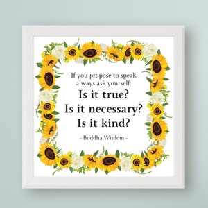 Puede incluir: Una impresión enmarcada en blanco con un borde de girasoles. La impresión presenta una cita de la sabiduría de Buda: "Si te propones hablar, pregúntate siempre: ¿Es verdad? ¿Es necesario? ¿Es amable?"