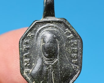 Medalla religiosa de Santa Teresa de Ávila del siglo XVIII. Colgante antiguo de la Virgen del Carmen.