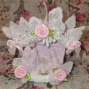 Pueblo navideño rosa shabby chic, pueblo victoriano, belén, pesebre, niño Jesús