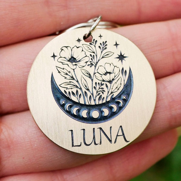 Etiqueta de nombre de perro de luna floral, etiqueta de identificación de mascota personalizada, etiqueta de nombre de gato endraved místico, etiquetas de perro sollar personalizadas de metal de flores para perros 4535