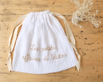 Hand-embroidered double gauze cotton pouch with "Little things of..."