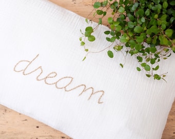 Coussin en double gaze de coton brodé main