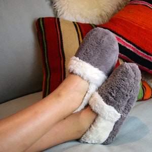 SnugToes women's heated slippers with removable heat pads mocha image 2