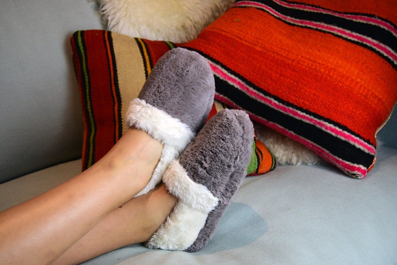 SnugToes women's heated slippers with removable heat pads mocha image 2