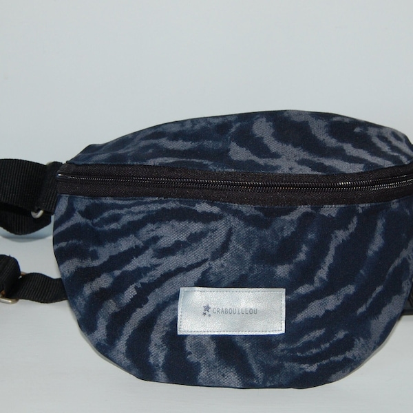 Sac banane en tissu zébré gris noir